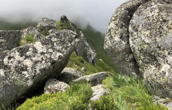 Parcours minéral à l'approche du Peyre Arse