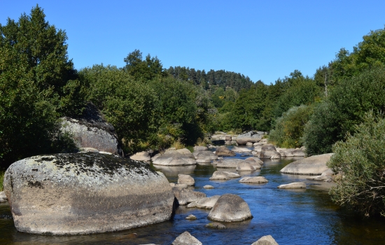 The River Bès winding its way between the rocksThe River Bès winding its way between the rocks