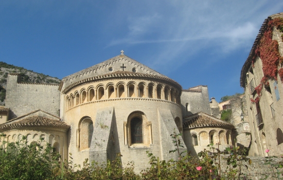 Arrivée sur St Guilhem le Désert dans les Gorges de l'Hérault