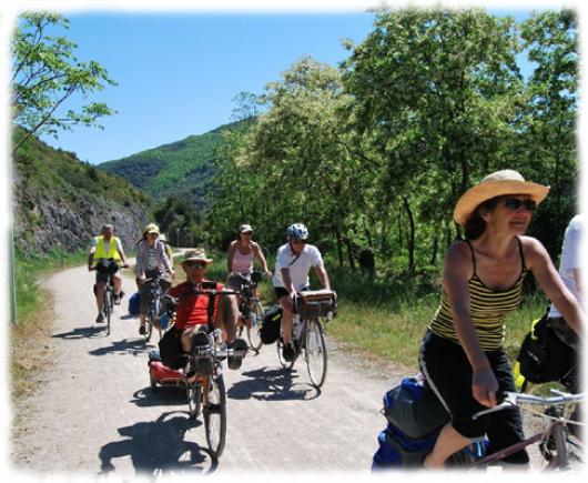 Cheminer à vélo à la découverte des paysages Randonnée à vtt sur la Voie Verte Passa Païs