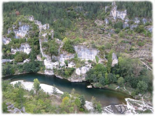 Green water of Tarn river