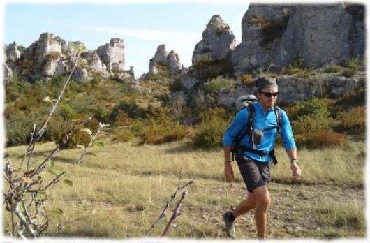 Itinérance pédestre à travers le plus grand des causses