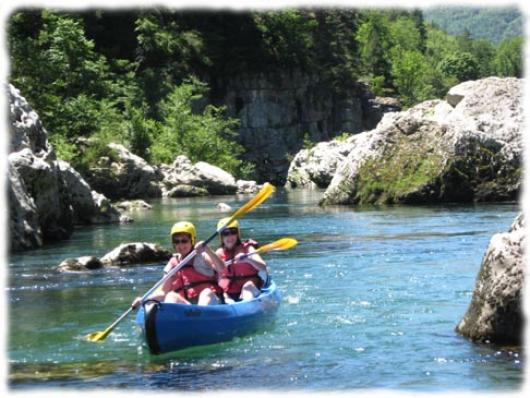 Dans les Gorges du Tarn Descente canoe, randonnee et raid canoe