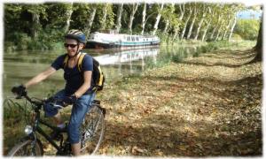 Sous les platanes, randonnee velo paisible le long du Canal du Midi